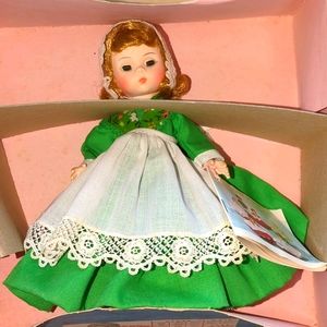 Madame Alexander 578 Ireland 8" red hair green eyes very good condition